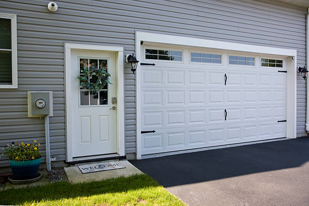 24/7 Emergency Garage Door Panel Replacement experts in Hibbing, MN